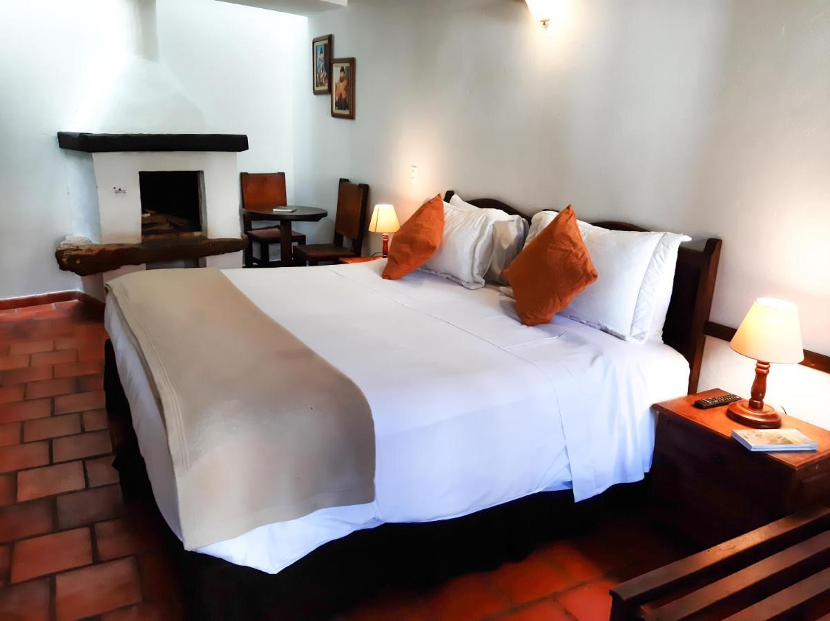Hotel Meson De Los Virreyes Villa de Leyva Buitenkant foto